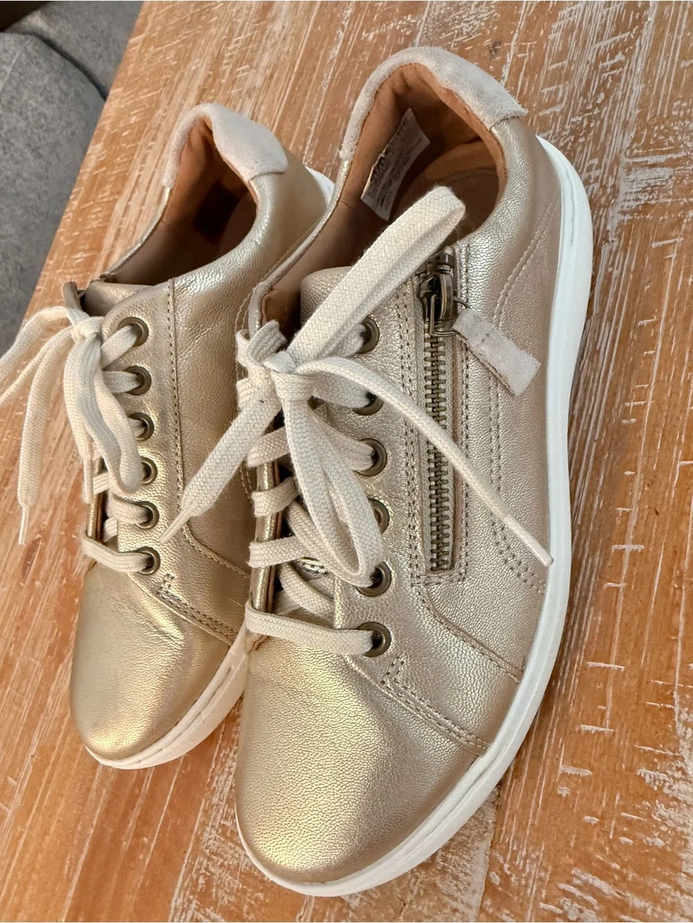 Clarks Metallic Gold Leather Lace-Up Sneakers with Side Zip LIKE NEW SIZE 7.5 W
